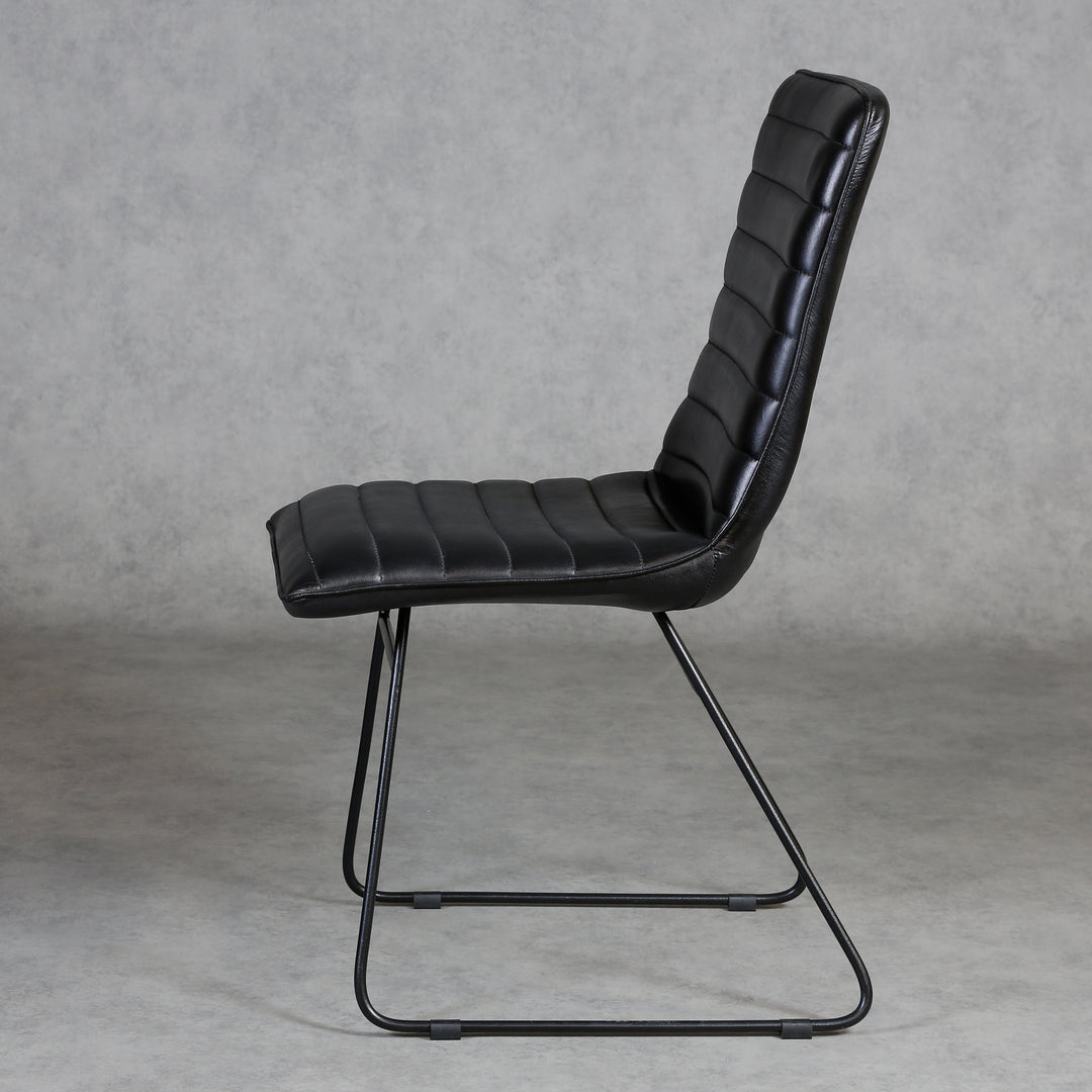 Chaise de salle à manger en cuir noir