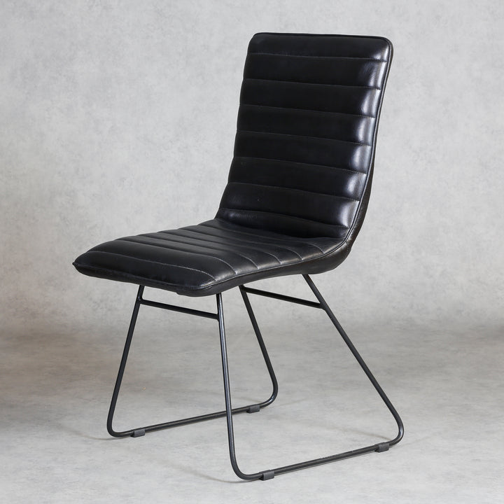 Chaise de salle à manger en cuir noir