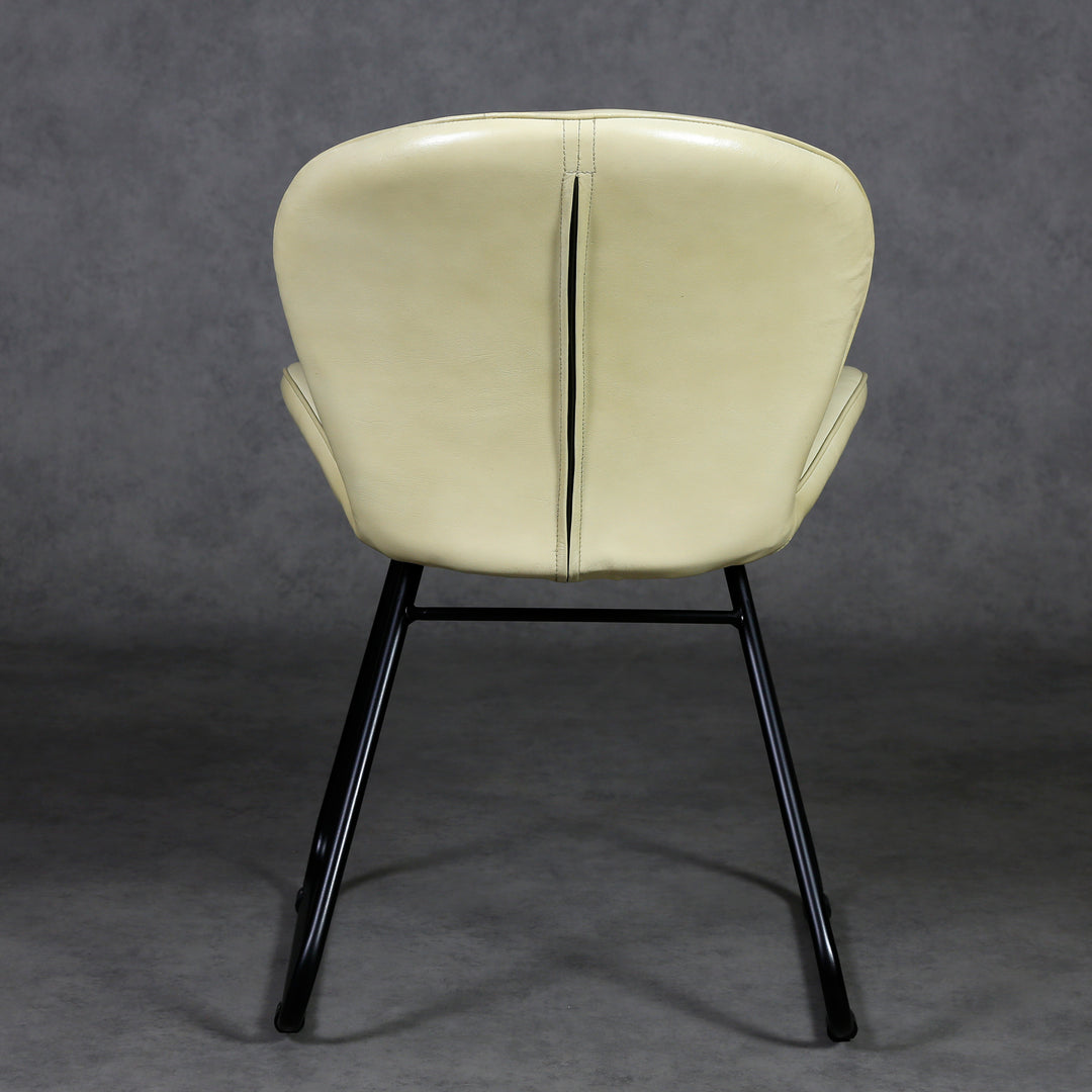 Chaise en cuir beige
