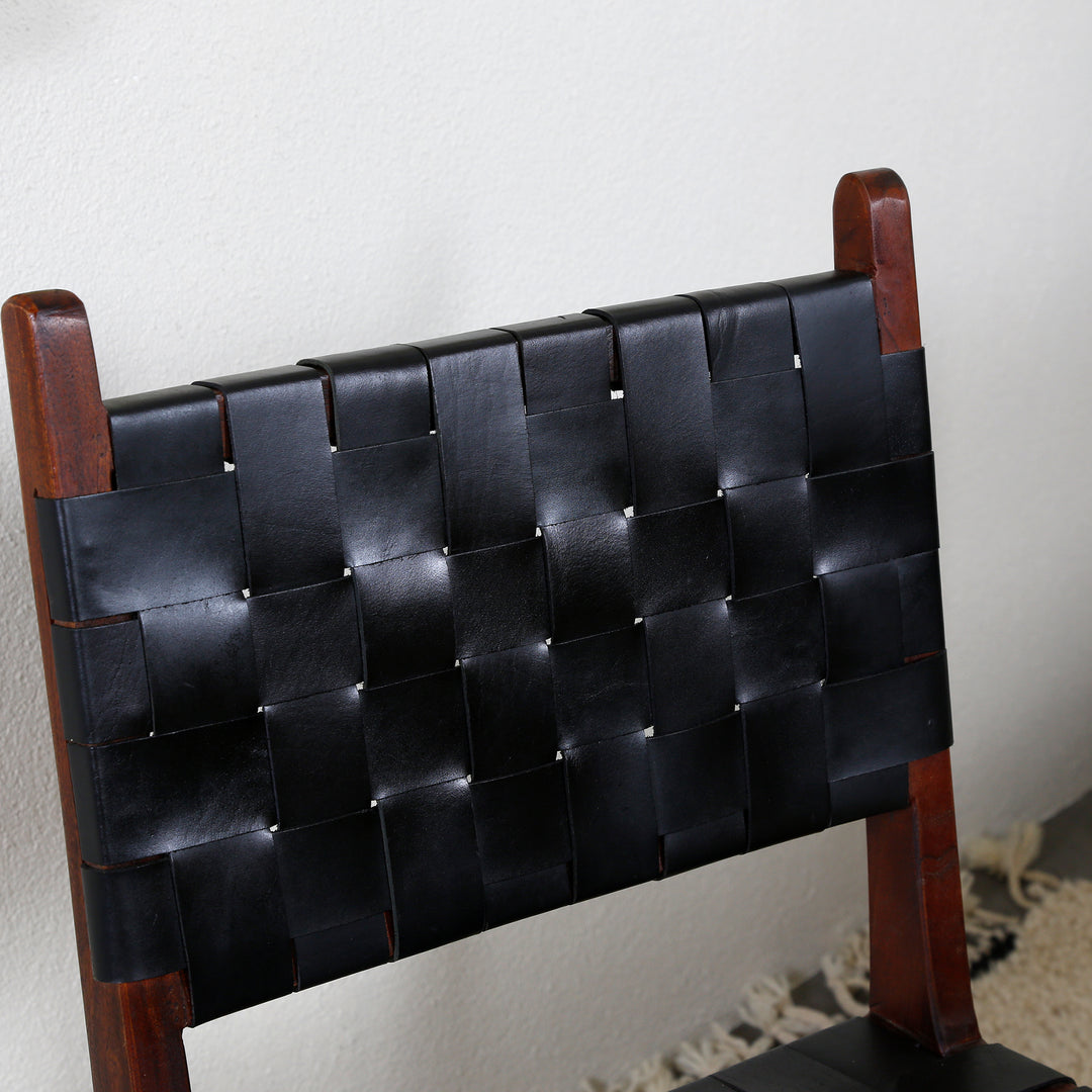 Chaise de salle à manger en cuir noir