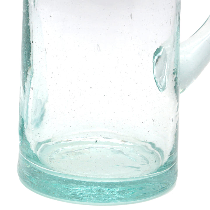 Glaskaraffe mit klarer Linienführung – perfekt für Tisch oder Küche