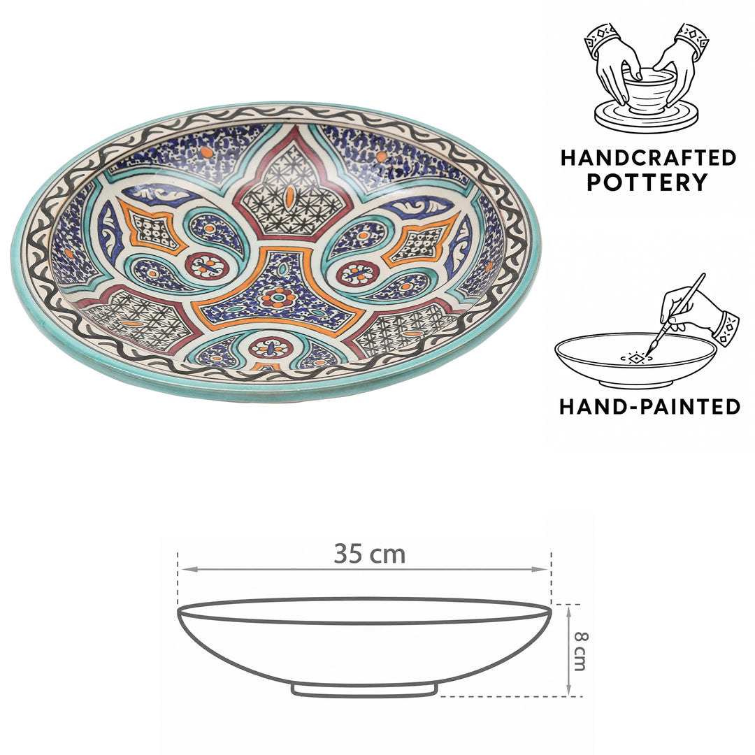 Bol en céramique marocaine de Fès, peint et modelé à la main, orné de motifs floraux et géométriques colorés, d'un diamètre de 35 cm et d'une hauteur de 8 cm