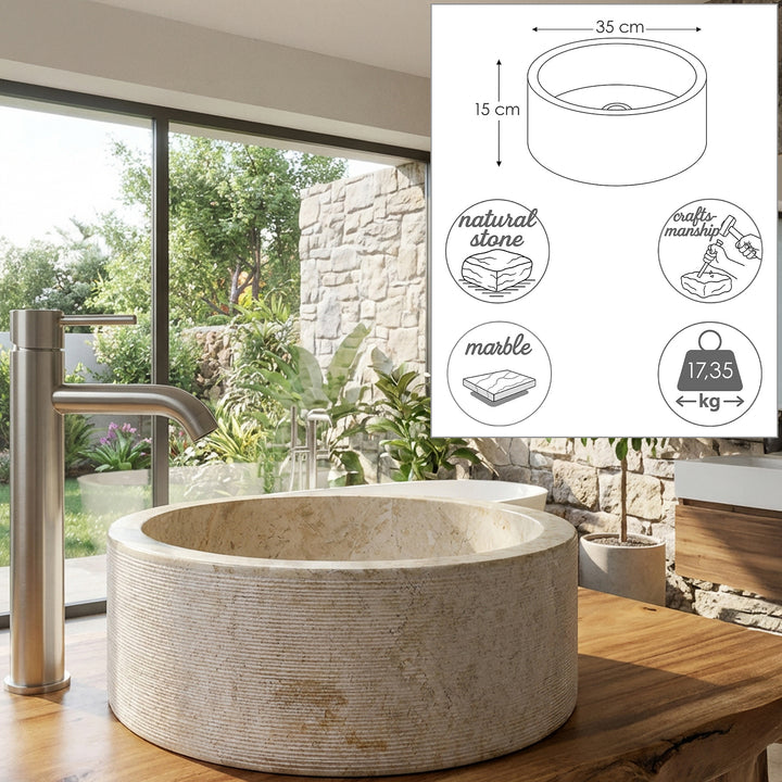 Vasque à poser ronde en pierre naturelle avec graphiques dimensionnels et symboles de matériaux, présentée sur une console en bois dans la salle de bain lumineuse.